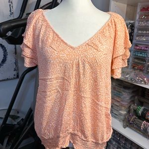 VGUC -Express XL top in peach/white colors.